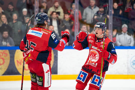 Västerviks Viktor Lljegren och William Wiå jublar