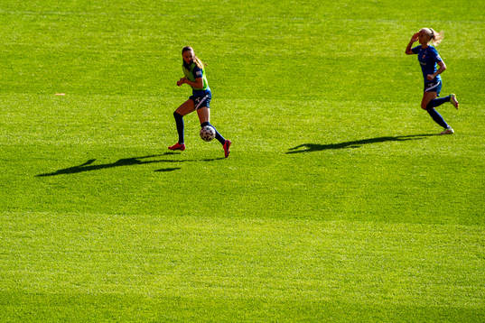 Vilde Hasund and Anja Sønstevold of the Norwegian women's