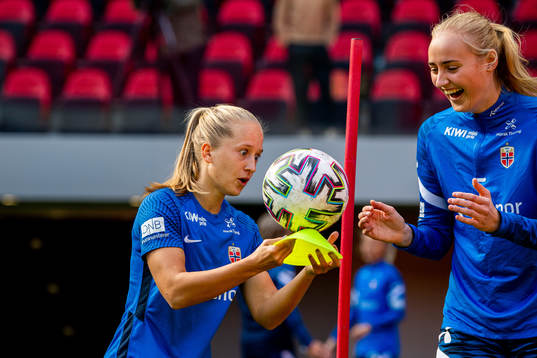 Amalie Vevle Eikeland and Emilie Bragstad of the Norwegian