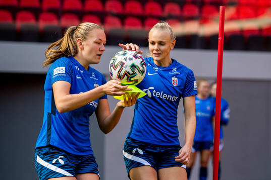 Frida Maanum and Karina Sævik of the Norwegian women's
