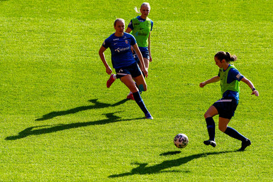 Frida Maanum, Karina Sævik and Tuva Hansen of the