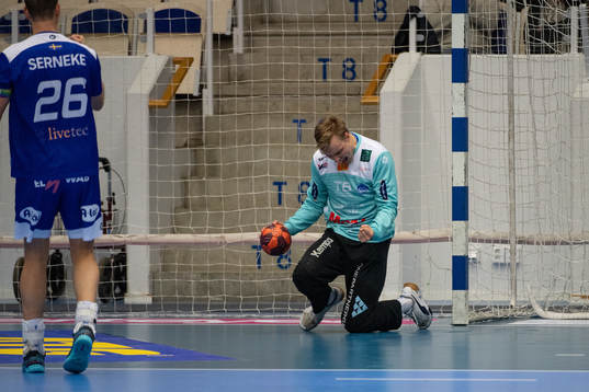 Alingsås målvakt Rickard Frisk jublar
