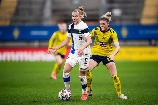 Juliette Kemppi of Finland and Olivia Schough of Sweden