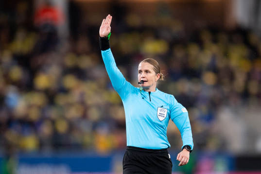 Referee Esther Staubli