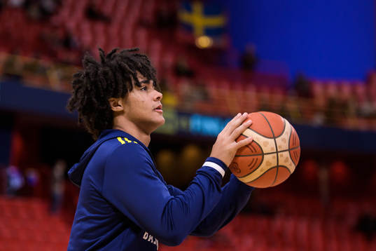Elliot Cadeau of Sweden