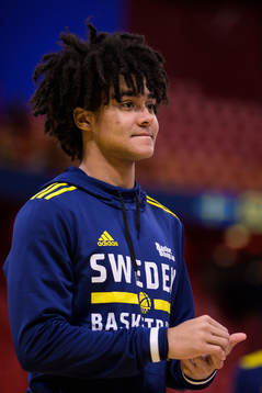 Elliot Cadeau of Sweden