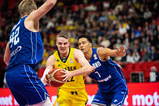 Daniel Dolenc and Shawn Huff of Finland against Ludvig