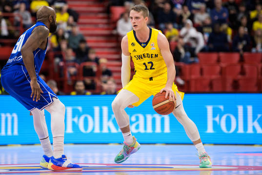 Jamar Wilson of Finland and Ludvig Håkanson of Sweden