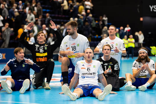 Ystads IFs spelare jublar