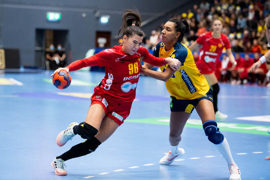 Itana Grbic of Montenegro and Jamina Roberts of Sweden