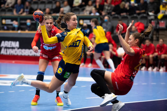 Anna Lagerquist of Sweden and Matea Pletikosic of Montenegro