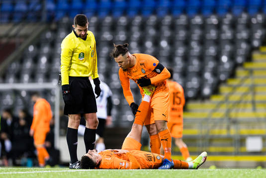 AFC Eskilstunas Ismet Lushaku får behandling av Abdelkarim