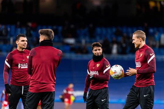 Ludwig Augustinsson of Sevilla (r)
