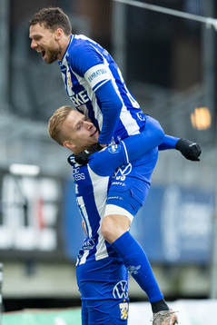 IFK Göteborgs Marcus Berg jublar ihop med Oscar Wendt