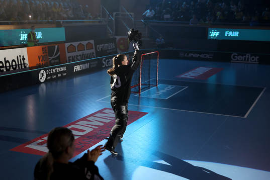 Sveriges målvakt Frida Görtz innan innebandymatchen