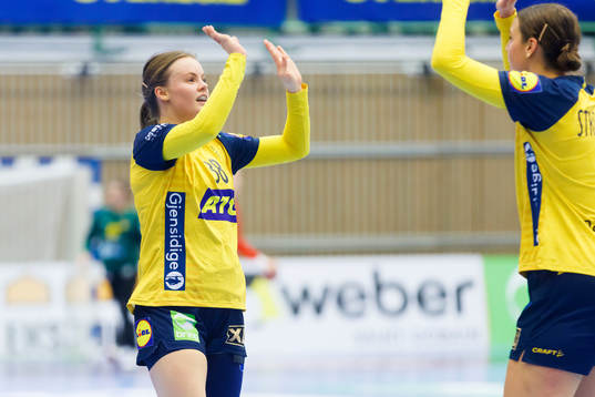 Elin Hansson and Carin Strömberg celebrate