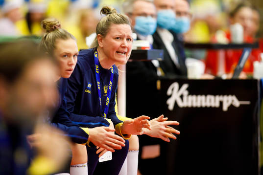 Jenny Carlson and assistant coach Johanna Wiberg of Sweden