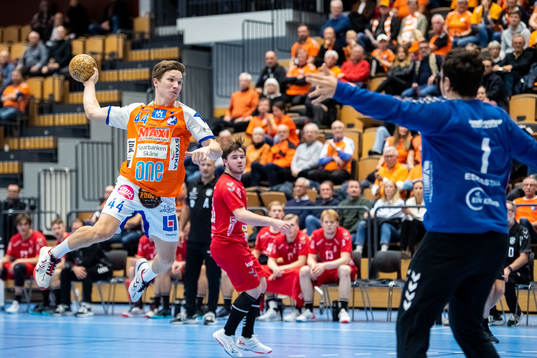 Kristianstads Albin Leyman och Guifs målvakt Marko