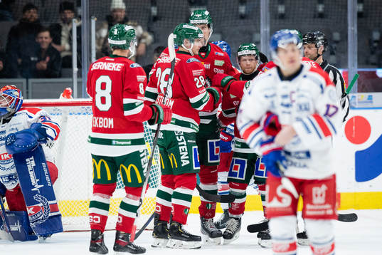 Frölundas Elmer Söderblom jublar med lagkamrater