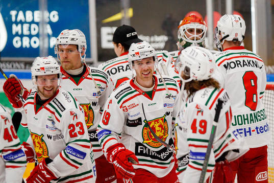 Moras Filip Lennström jublar