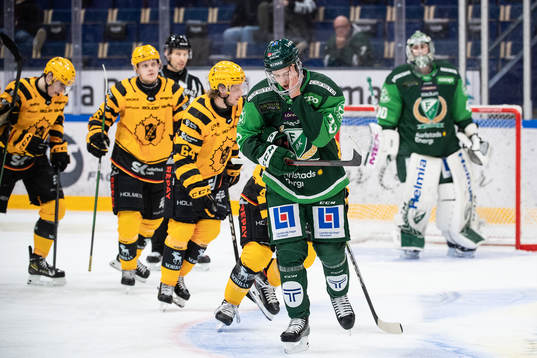 Färjestads Albert Johansson deppar