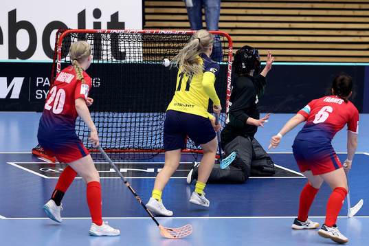 Sweden Emelie Wibron scores