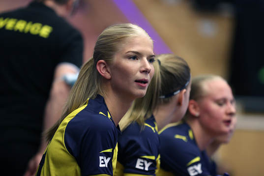 Sweden Jonna Sjöberg scores