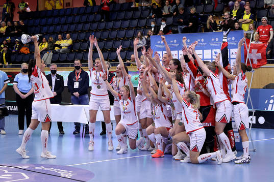 Swiss team celebrate the bronze medal 2021 Women's World