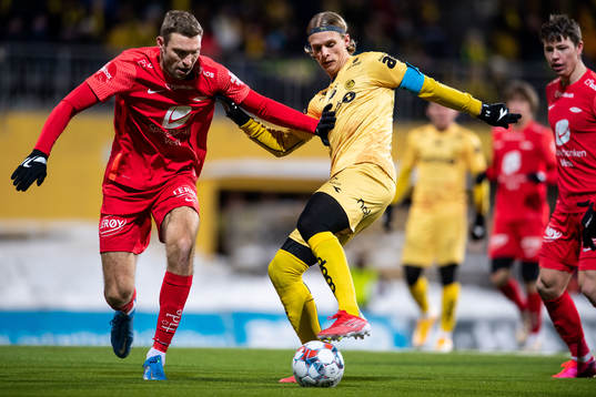 Runar Hove of Brann and Ulrik Saltnes of Bodø/Glimt