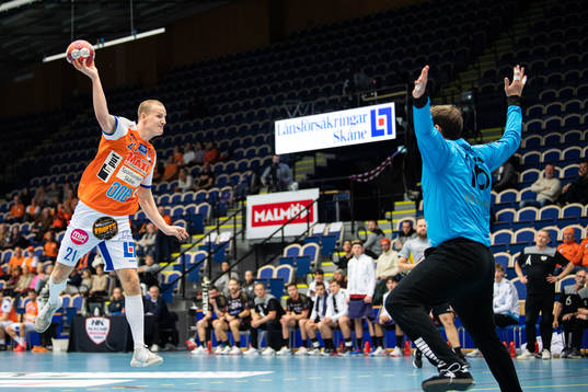 HK Malmös målvakt Adam Krantz och Kristianstads Alfred Ehn