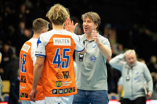 Kristianstads tränare Jonas Wille och Liam Kjellman jublar