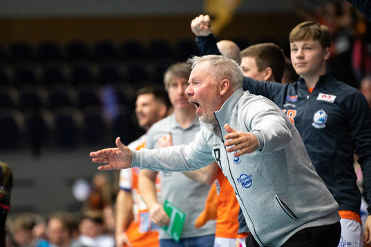 Kristianstads assisterande tränare Ulf Larsson jublar
