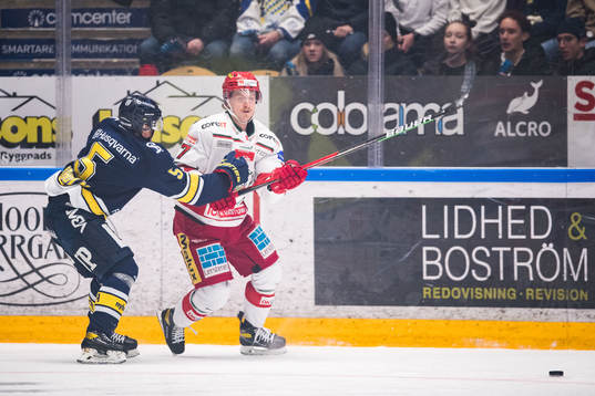 s Victor Sjöholm och Modos Riley Woods