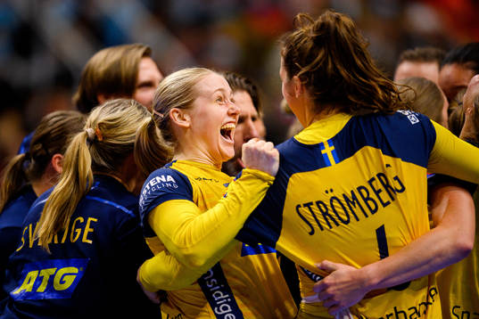 Bläddra bland fler bilder av 2021 IHF Women's World Championship, Day 11, Sweden - Norway