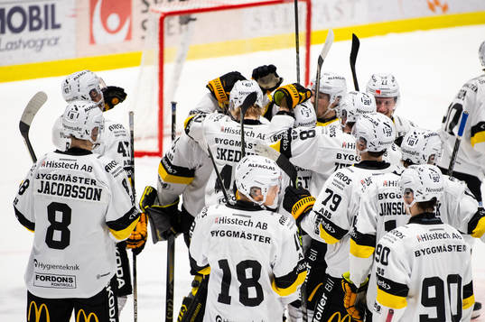 Västerås spelare jublar