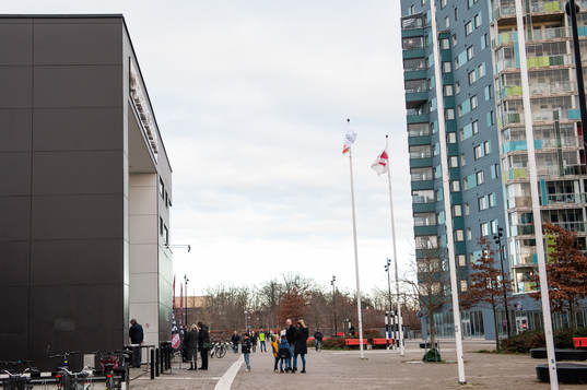 Publiken på väg in till Sparbanken Skåne Arena