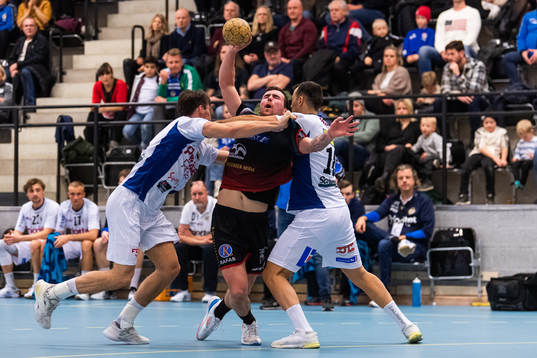 HK Malmös Tim Hilding och Redbergslids Marko Lasica