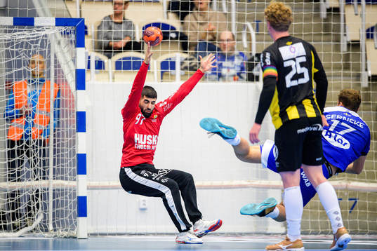 Hammarbys målvakt Hayder Al-Khafadji och Alingsås Jacob