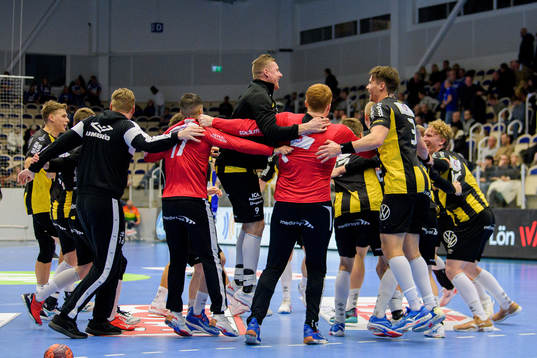 Hammarbys spelare jublar