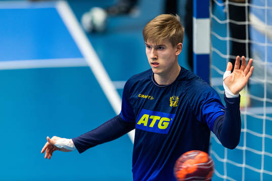 Goalkeeper Tobias Thulin