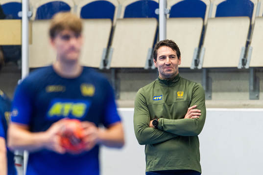 Head coach Glenn Solberg