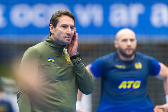 Head coach Glenn Solberg