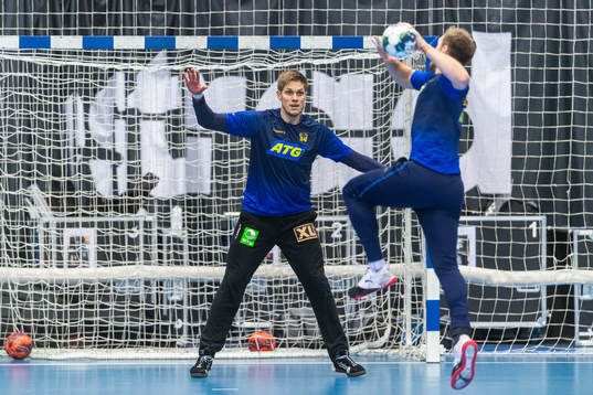 Goalkeeper Tobias Thulin