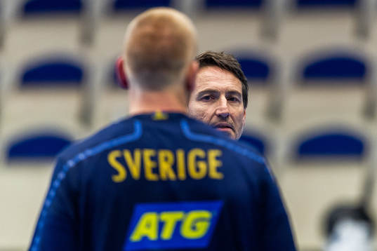 Head coach Glenn Solberg