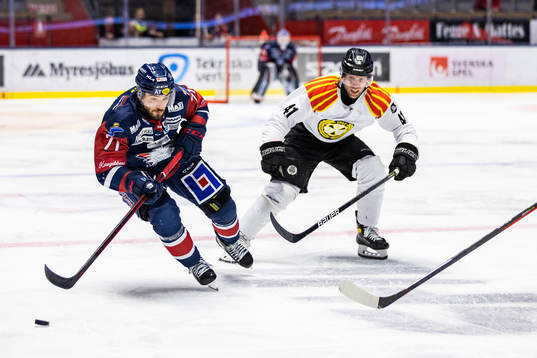 Linköpings Robert Lantosi och Brynäs Greg Scott