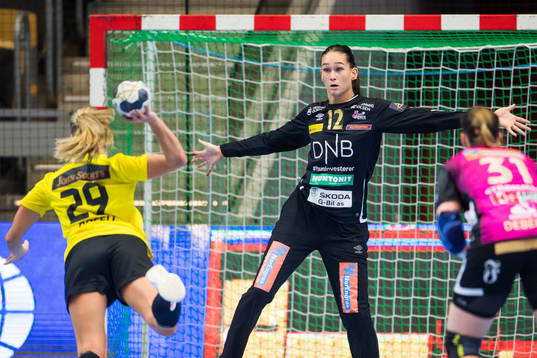 Frida Rosell of Sävehof shoots against goalkeeper Evelina