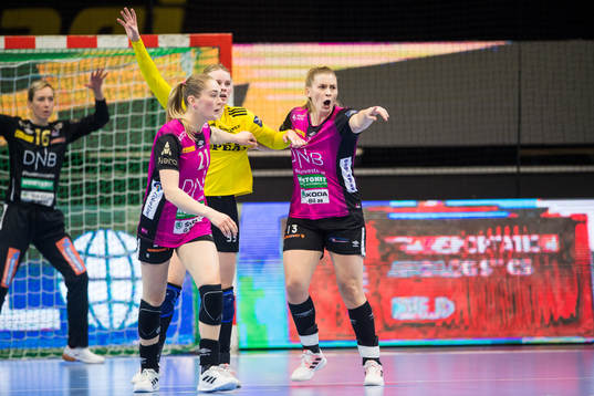 Isabelle Gulldèn of Vipers reacts