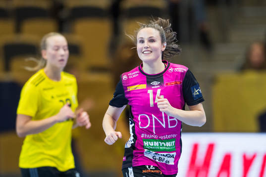 Tuva Ulsaker Høv of Vipers celebrates