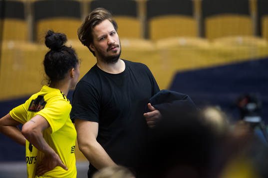 Jamina Roberts of Sävehof talks to Emil Berggren, head of