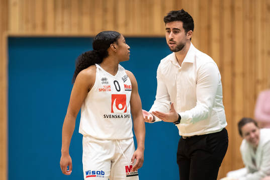 Visbys Davion Wingate och tränare Xavier Hermandez